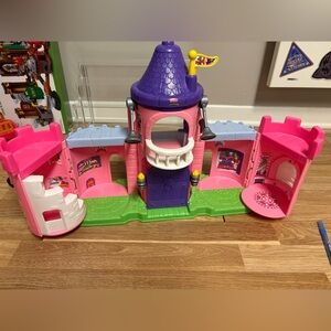 Fisher-Price lil kingdom Castle Playset with Figures, wizard , kind , queen